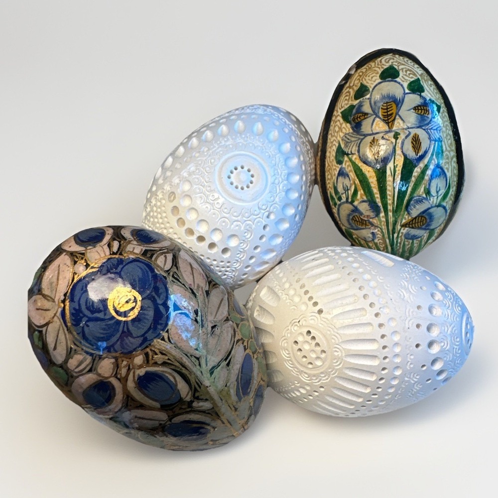 Vintage (2) Gold Decorated Painted Lacquer Wooden Egg (2) Resin/Plastic Carved‎